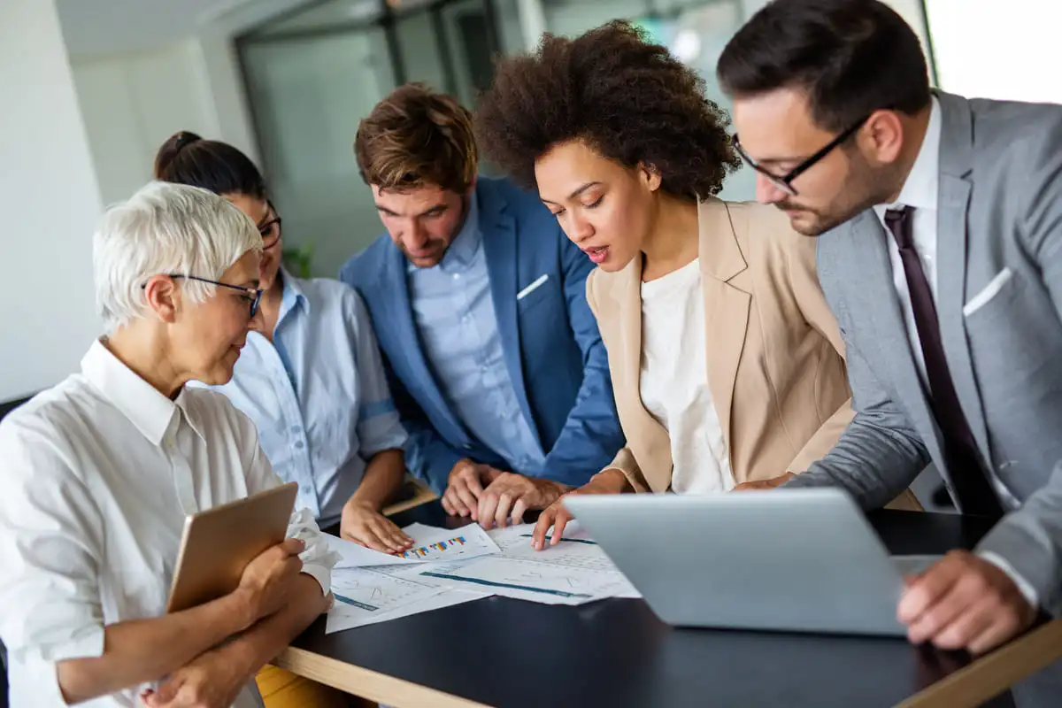 La gestión estratégica en el mundo del motor y las apuestas