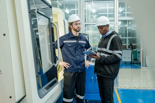 Profissionais implementando metodologia 8D