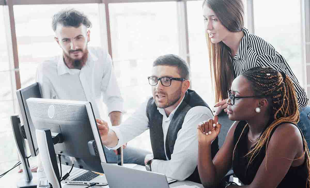 Colaboradores participando da gestão de processos