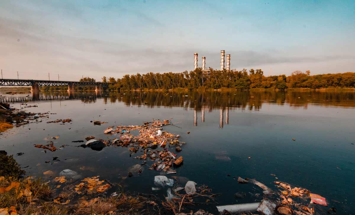 Resíduos de lixo são impactos ambientais comuns