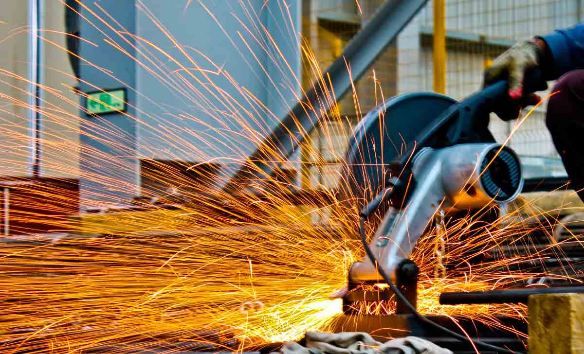 Profissional atuando na indústria de bens de capital