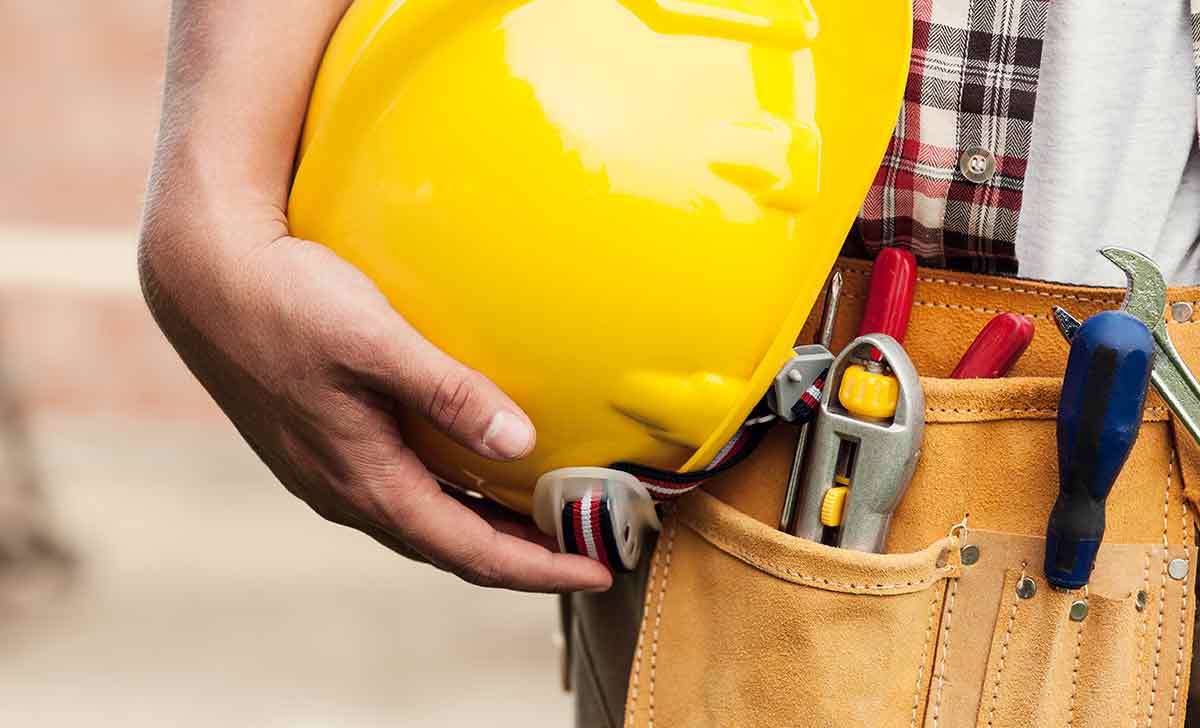 Profissional com EPI estipulado pela NR 6